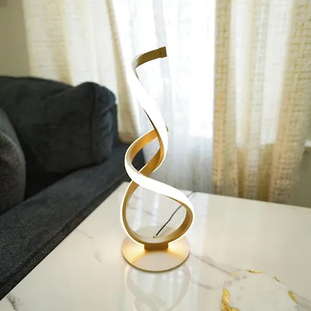 Modern Luxe Retreat -Heart Of Chesterfield